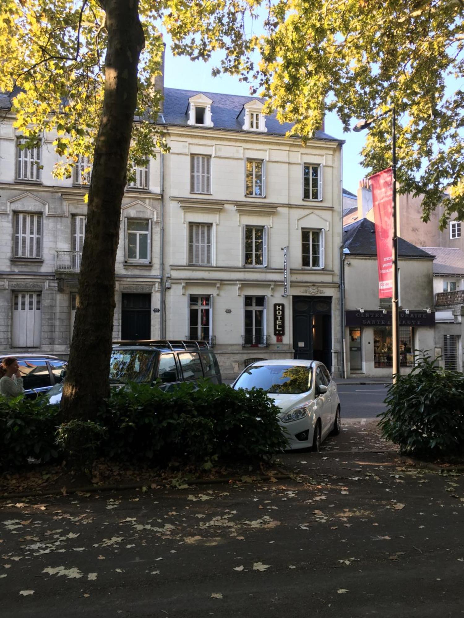 Hotel Val De Loire Тур Экстерьер фото
