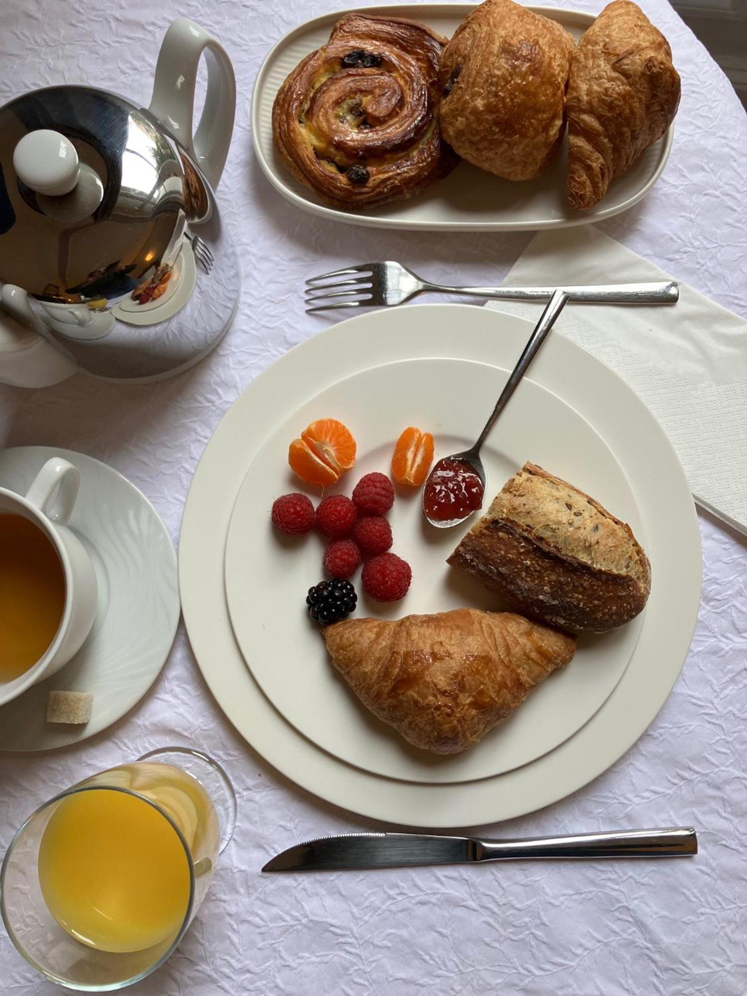 Hotel Val De Loire Тур Экстерьер фото