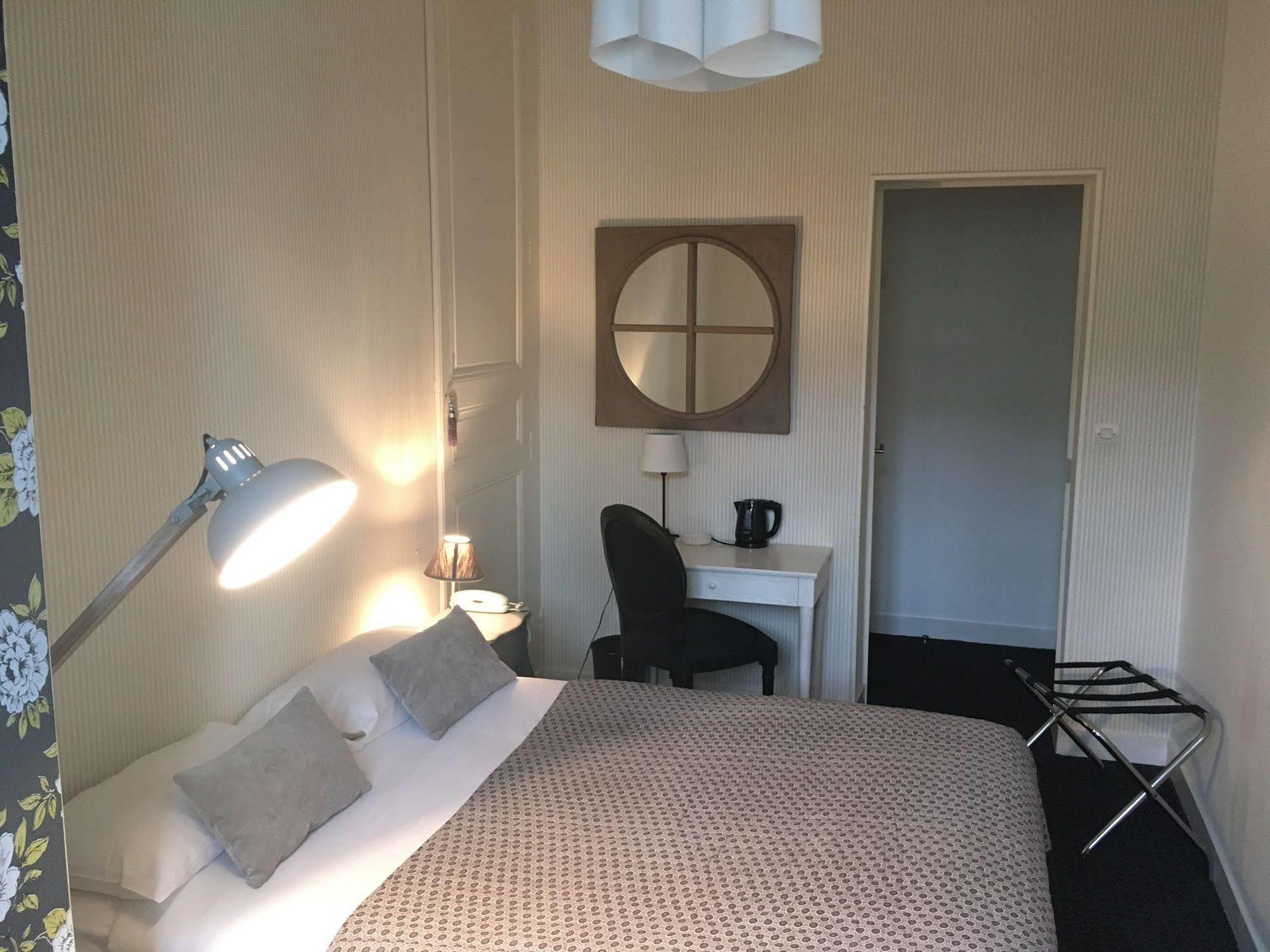 Hotel Val De Loire Тур Экстерьер фото