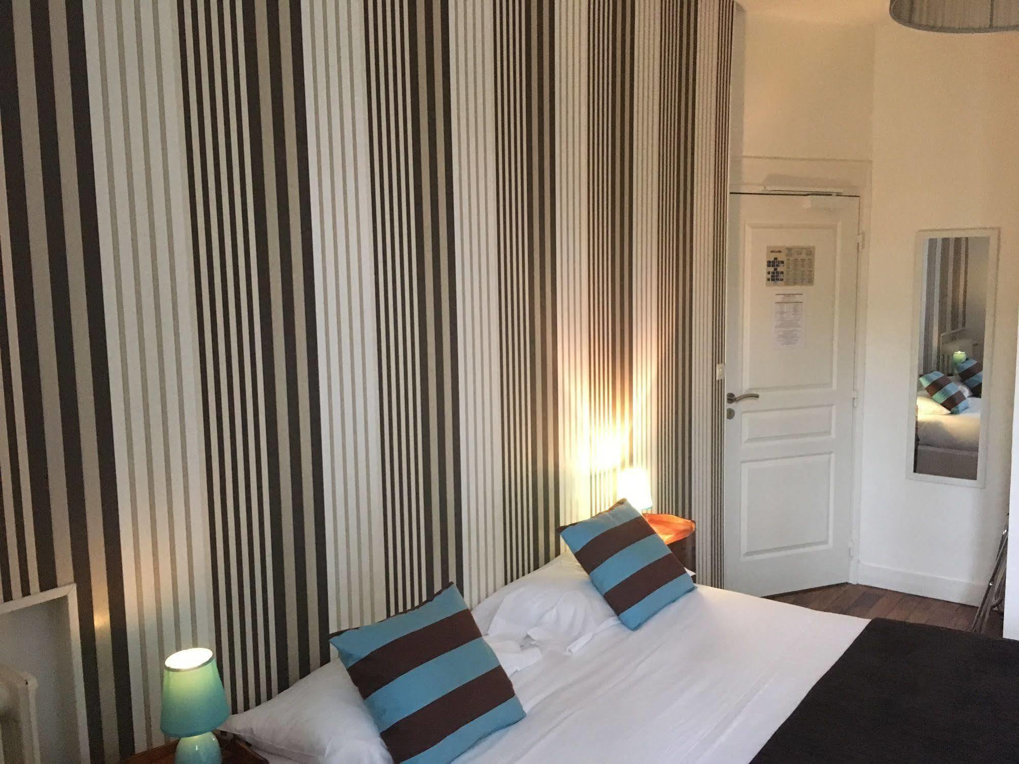 Hotel Val De Loire Тур Экстерьер фото