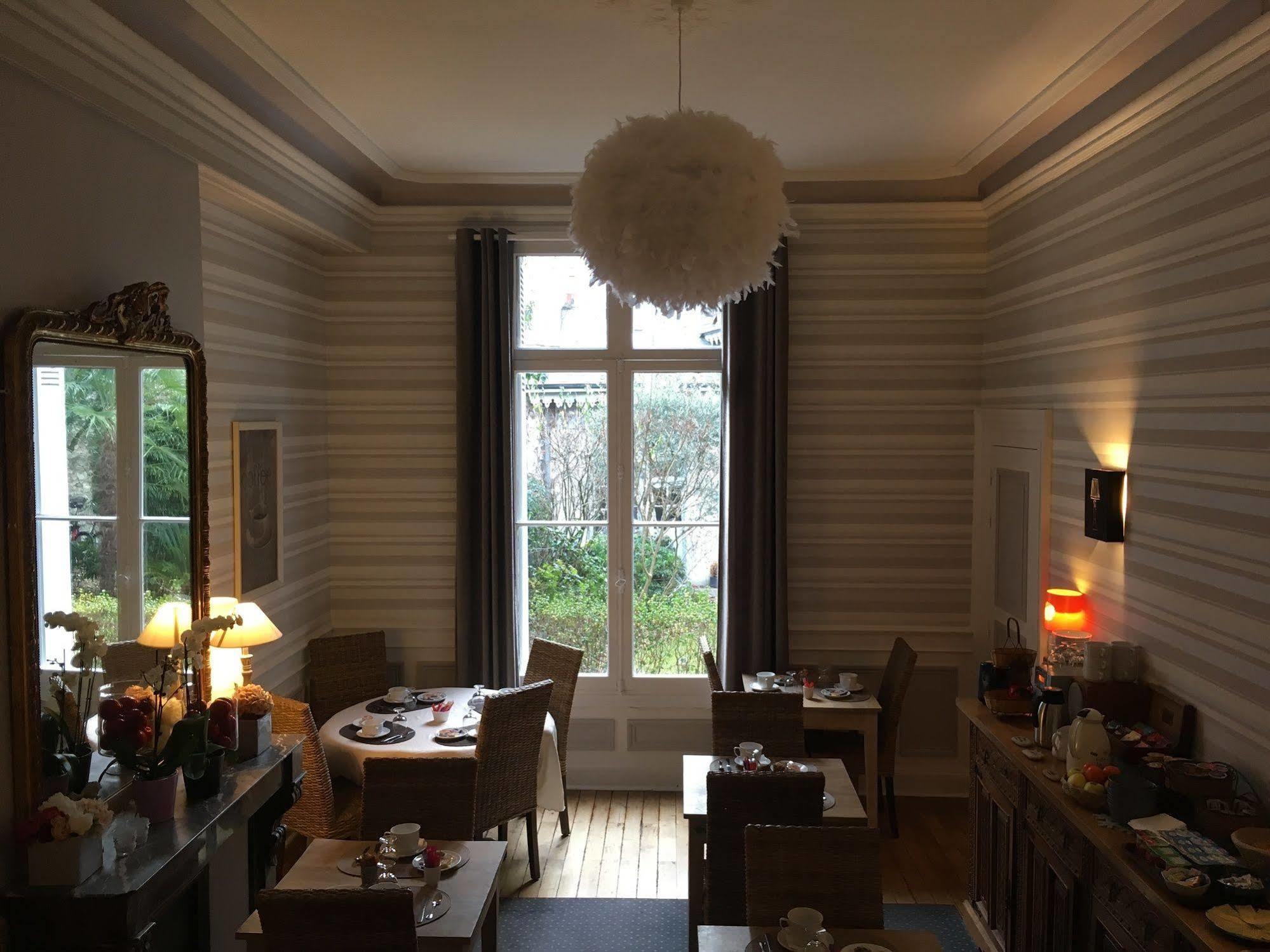Hotel Val De Loire Тур Экстерьер фото